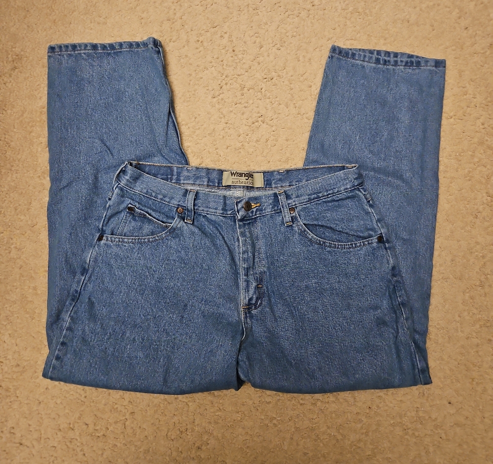 Wrangler Classic Blue Jeans | 34W × 28L